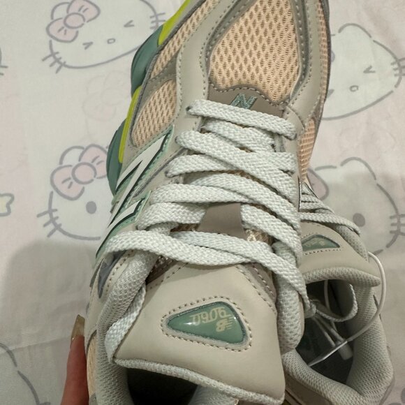 New Balance 9060 Series Low-Top Thick-Soled Sneakers - Picture 2 of 6